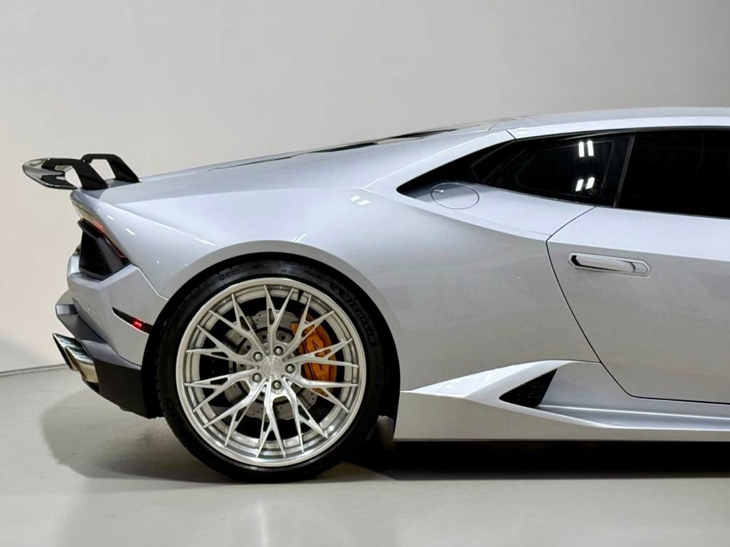 Used 2017 Lamborghini Huracan LP 580-2 RWD image 9