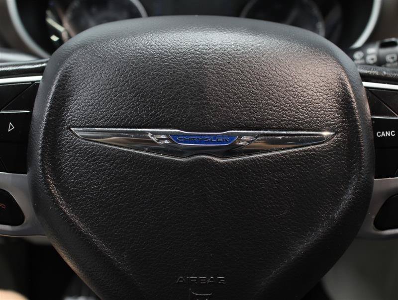 Used 2019 Chrysler Pacifica Touring-L FWD image 12
