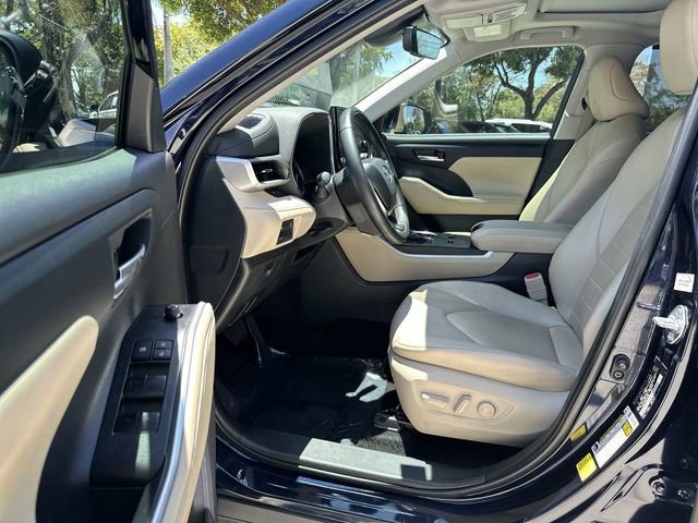 Used 2024 Toyota Highlander XLE FWD image 22