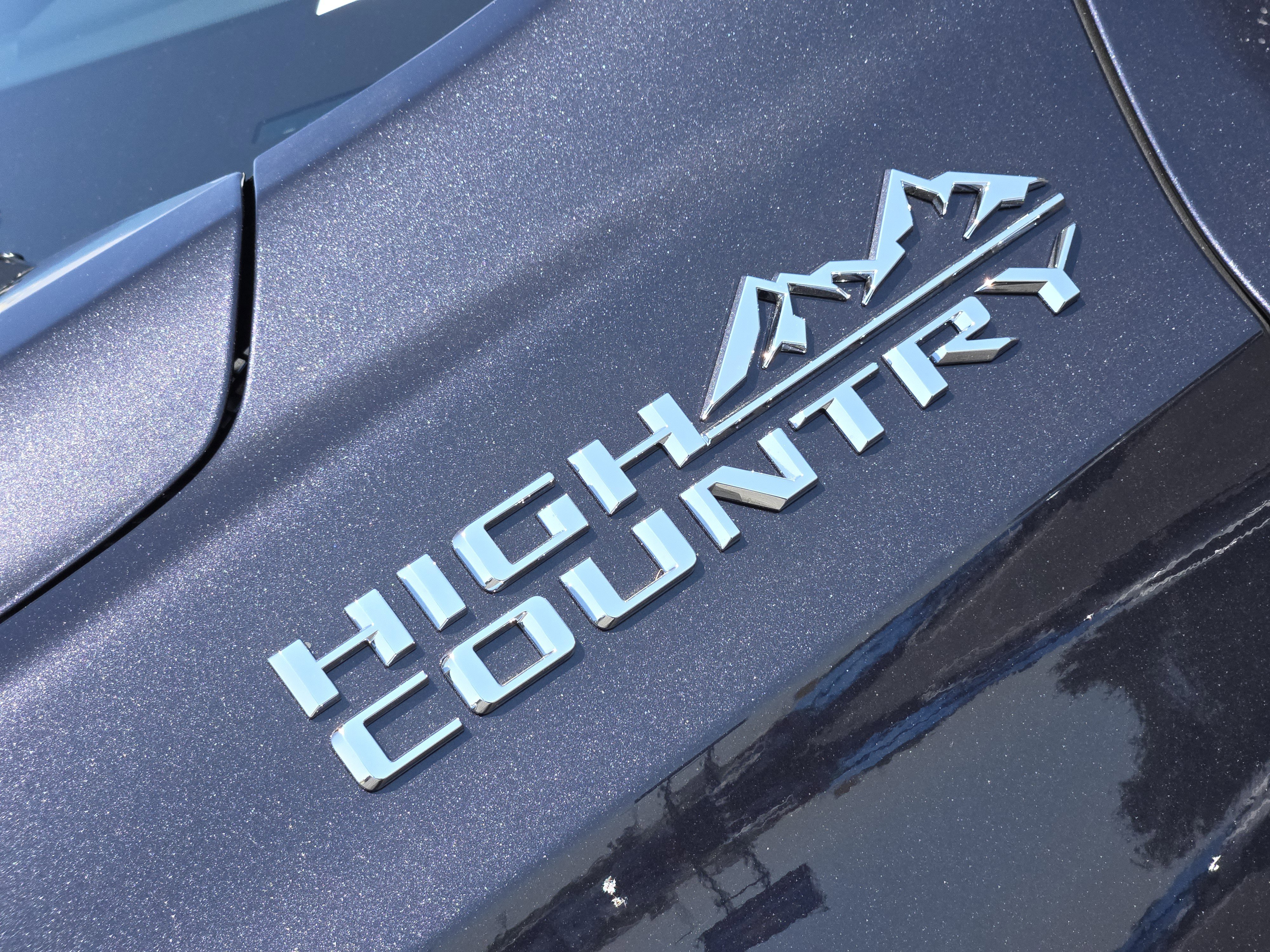 New 2026 Chevrolet Suburban High Country image 5