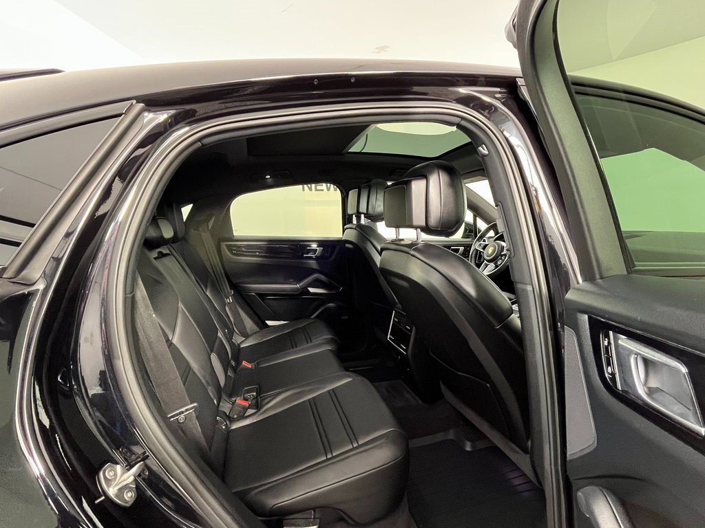 Used 2020 Porsche Cayenne S image 23