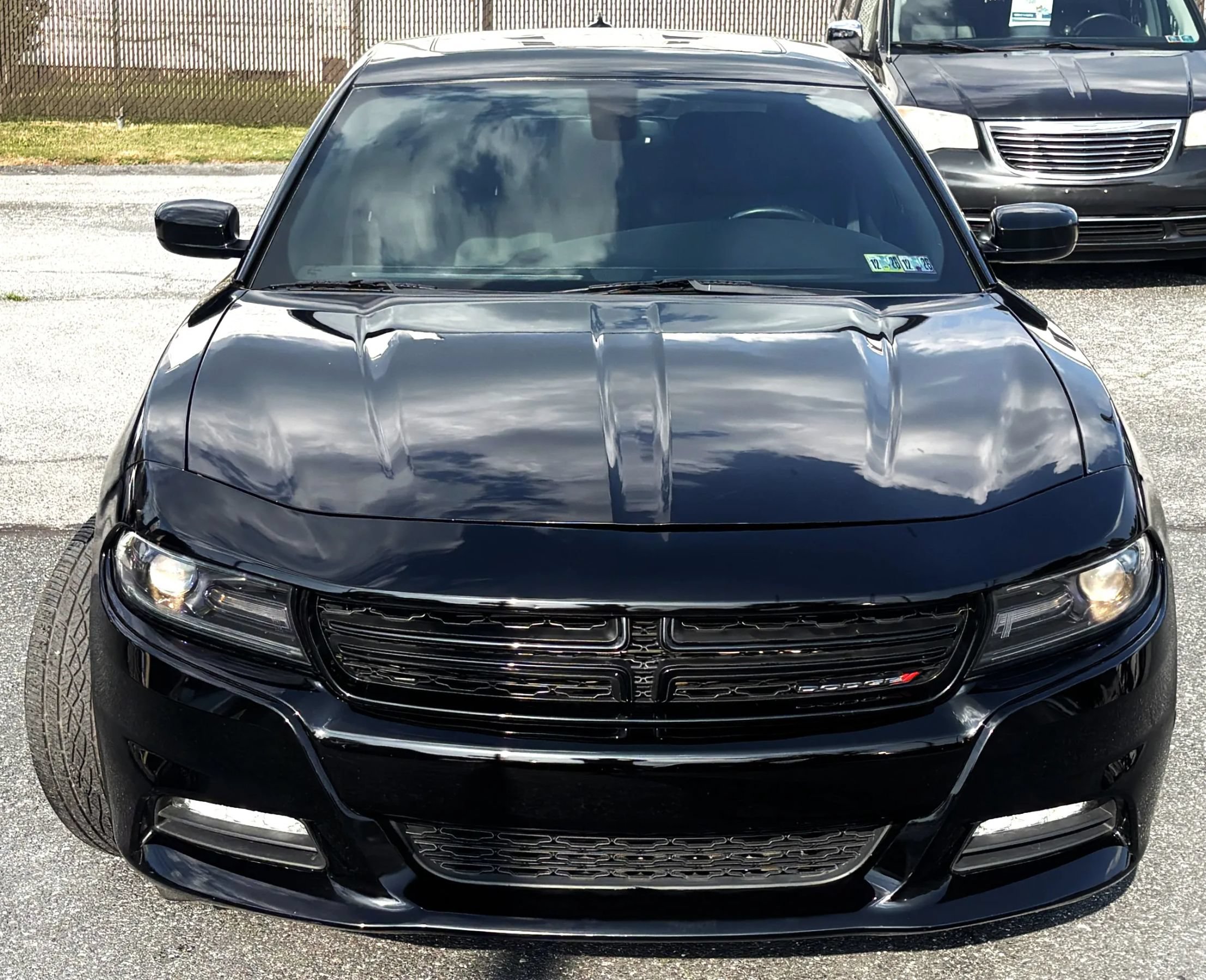 Used 2015 Dodge Charger SXT RWD image 2