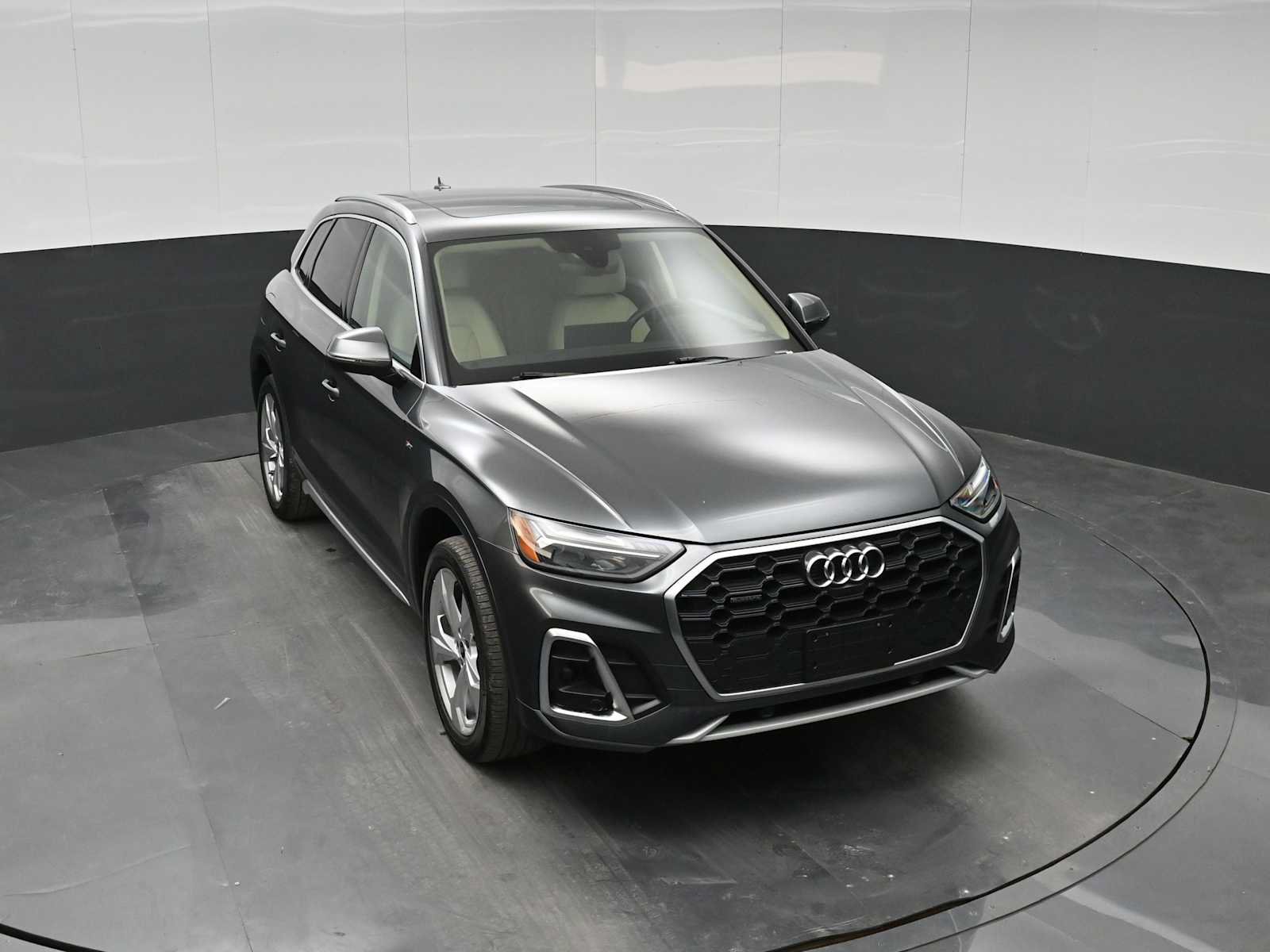 Used 2022 Audi Q5 2.0T Premium Plus w/ Premium Plus Package AWD/4WD image 24
