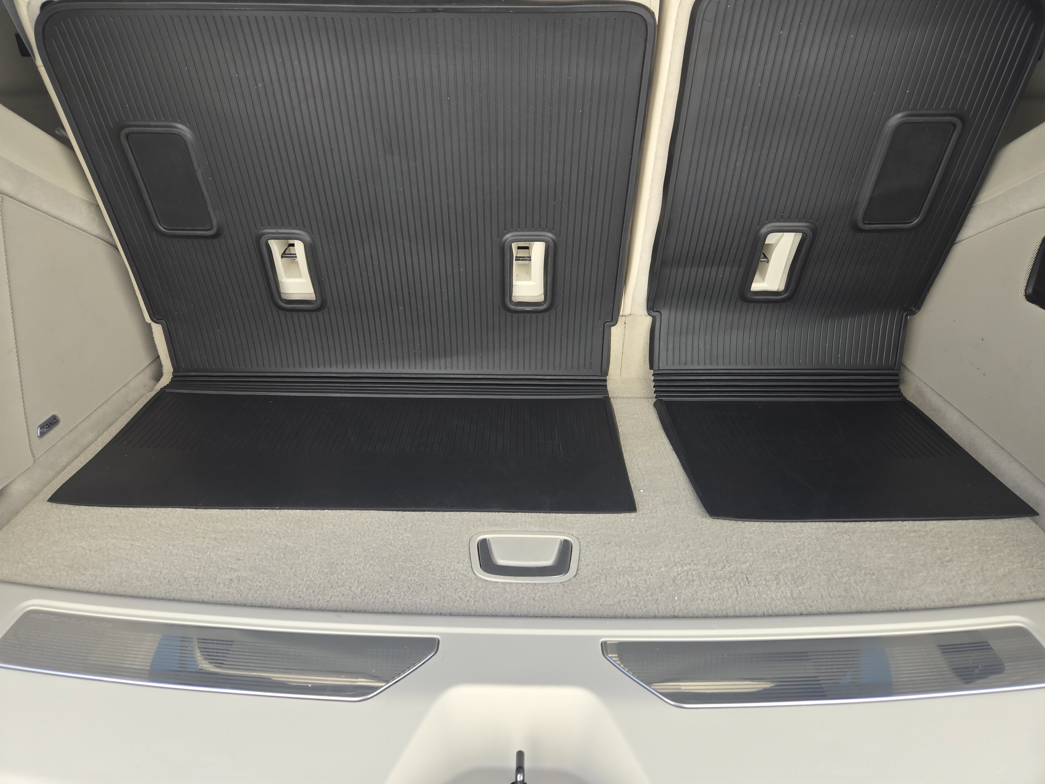 Used 2022 Cadillac Escalade Sport Platinum w/ Heavy-Duty Trailer Package image 37