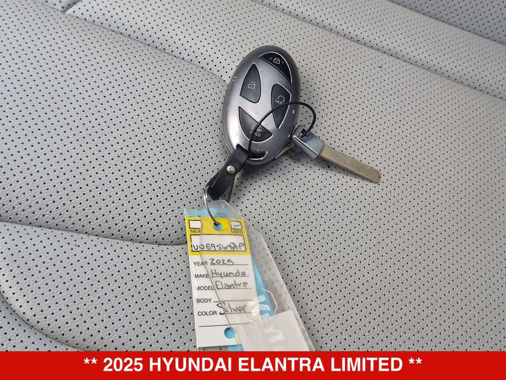 Used 2025 Hyundai Elantra Limited FWD image 32