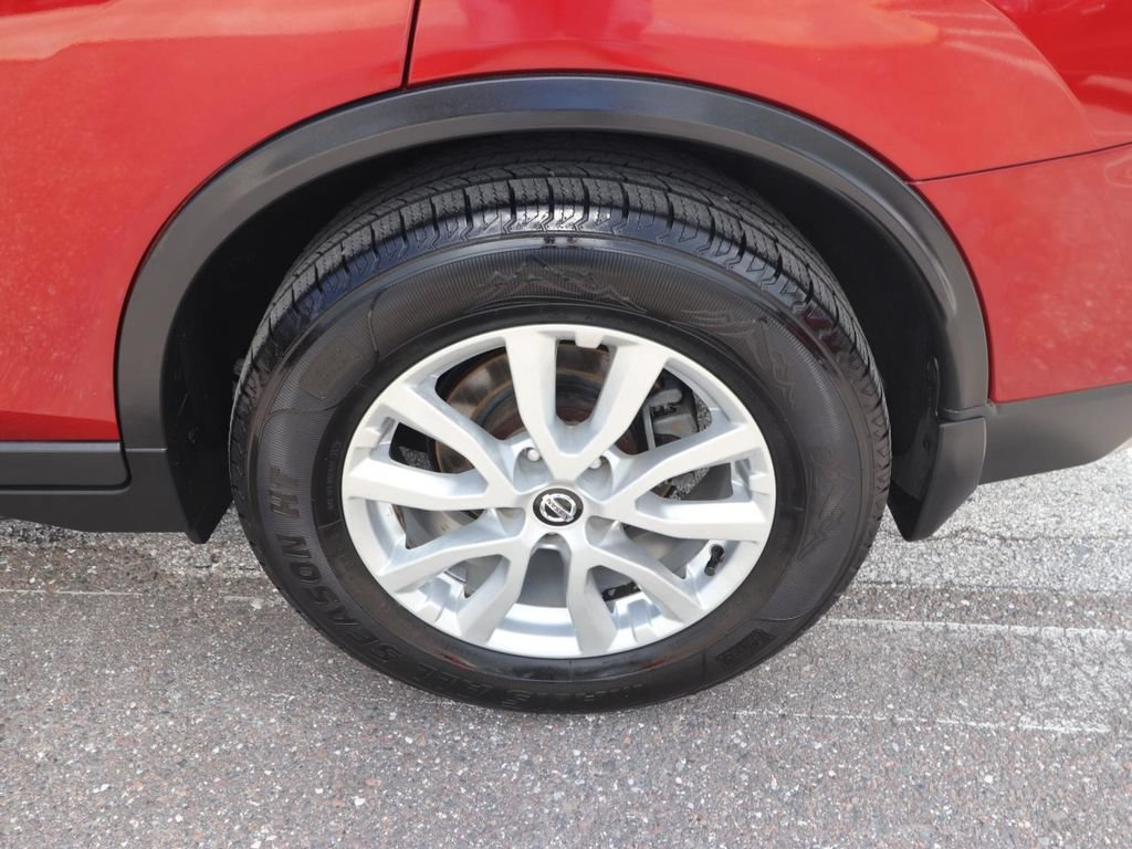 Used 2018 Nissan Rogue SV FWD image 15