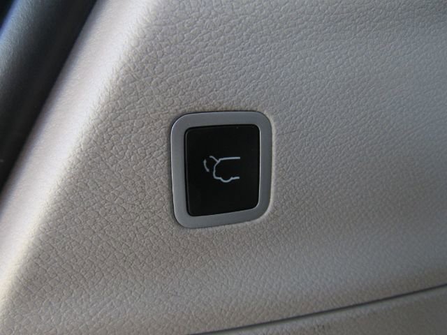 Used 2024 Chrysler Pacifica Touring-L FWD image 27