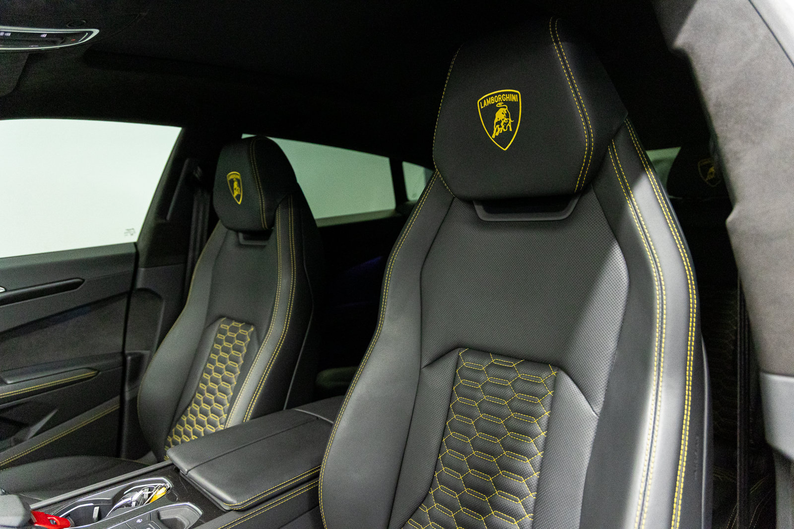 Used 2024 Lamborghini Urus S AWD/4WD image 31