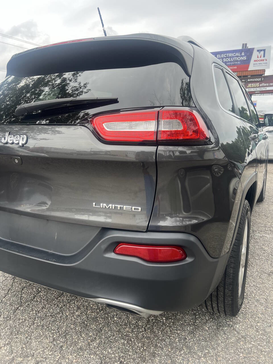 Used 2015 Jeep Cherokee Limited image 10