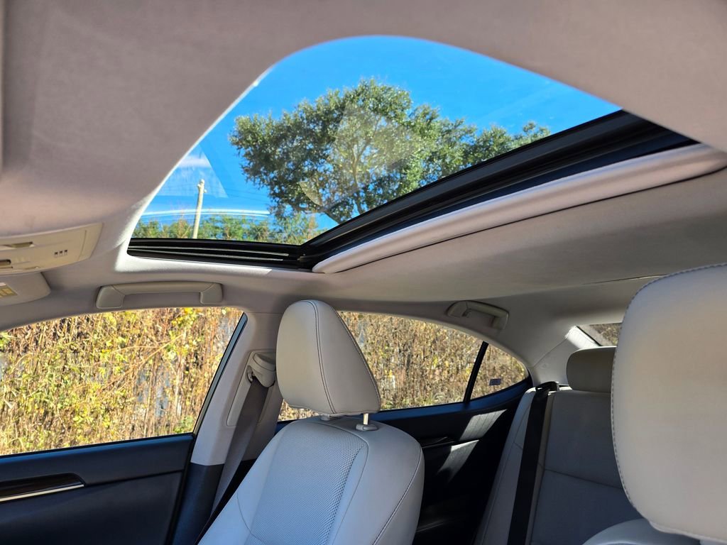 Used 2016 Lexus ES 300h image 29