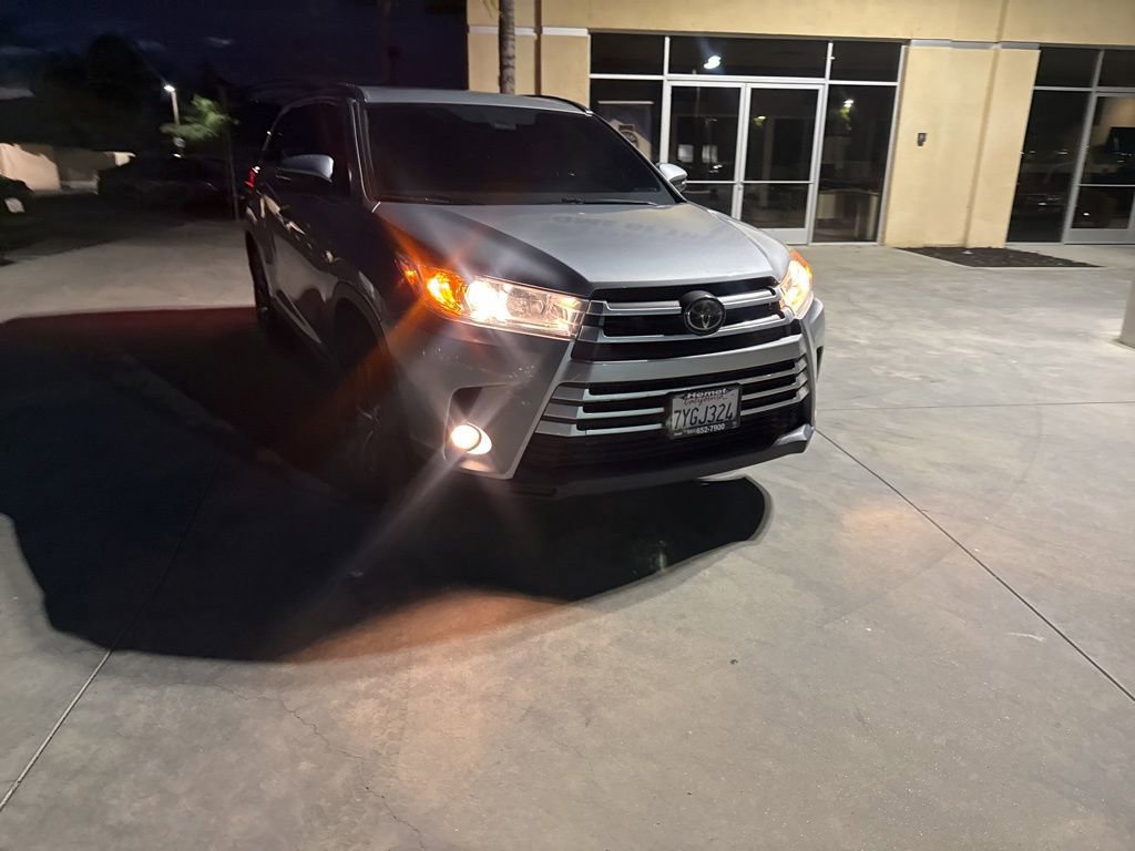 Used 2017 Toyota Highlander XLE w/ Carpet Mat Package FWD image 10