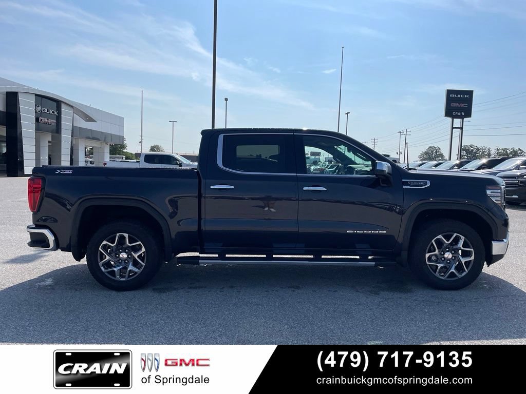 Used 2024 GMC Sierra 1500 SLT w/ SLT Premium Package AWD/4WD image 9