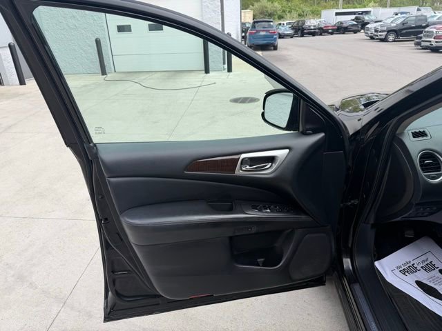 Used 2015 Nissan Pathfinder Platinum w/ Cargo Package AWD/4WD image 32