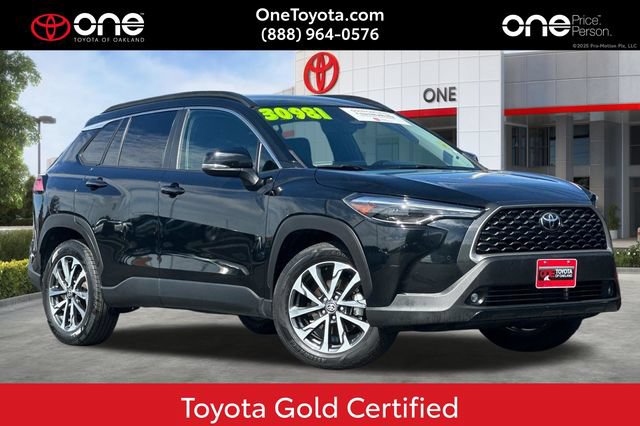 Certified 2025 Toyota Corolla Cross XLE FWD image 1