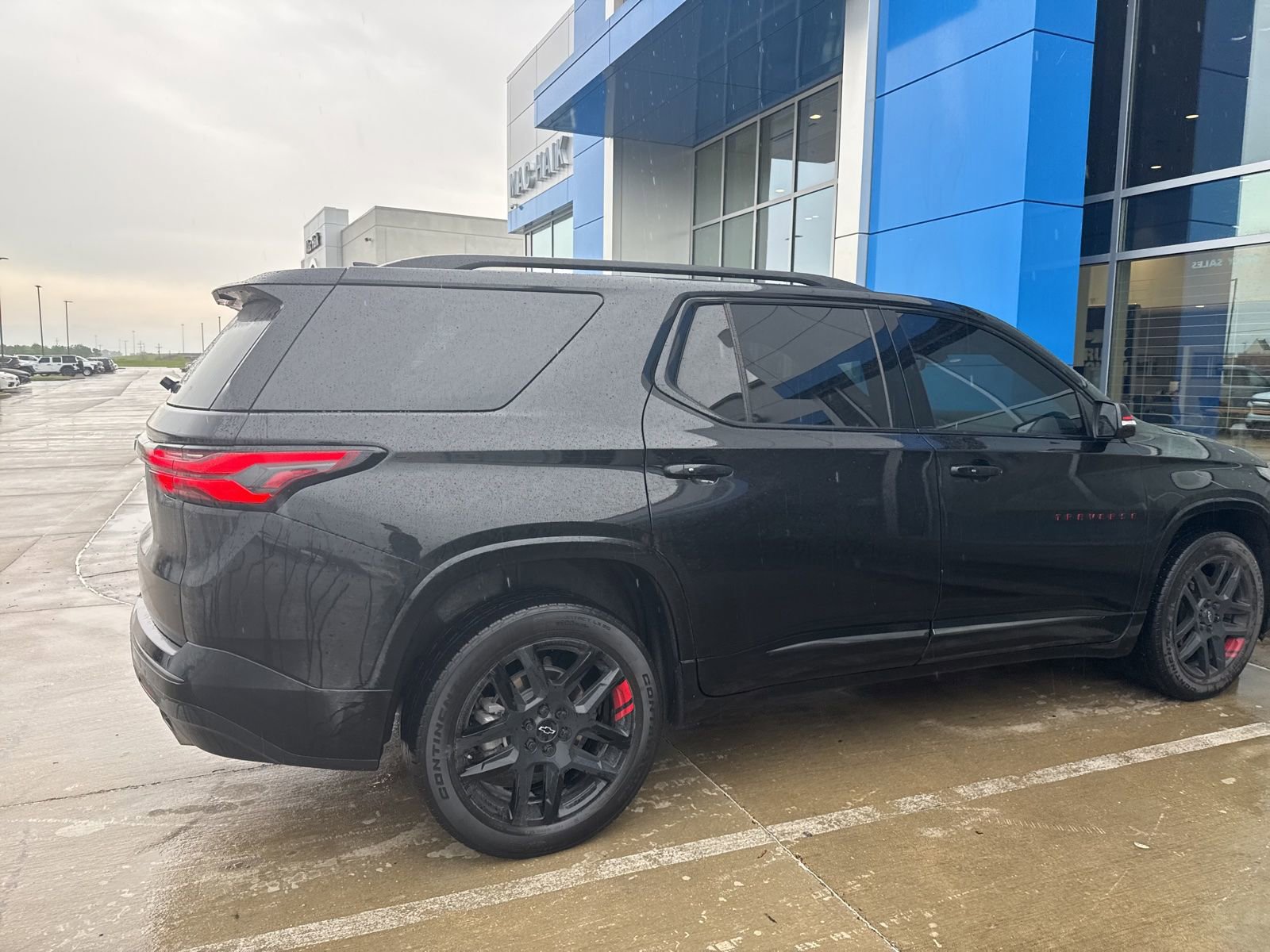 Used 2023 Chevrolet Traverse Premier w/ Redline Edition FWD image 7