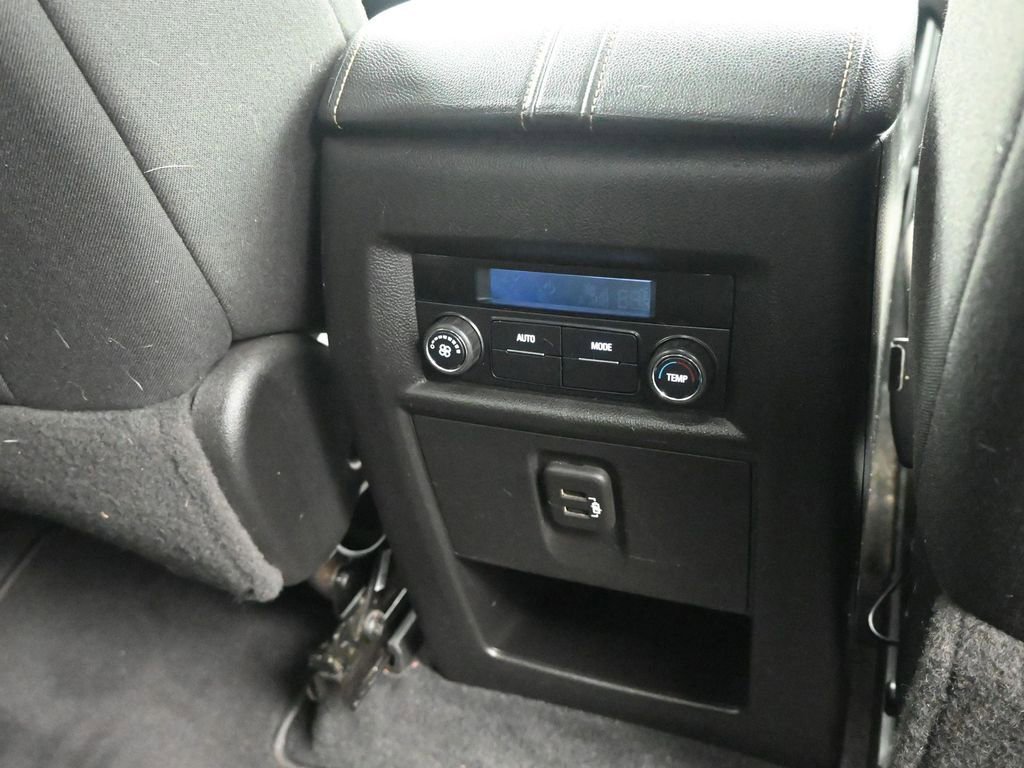 Used 2021 Chevrolet Traverse LT image 18