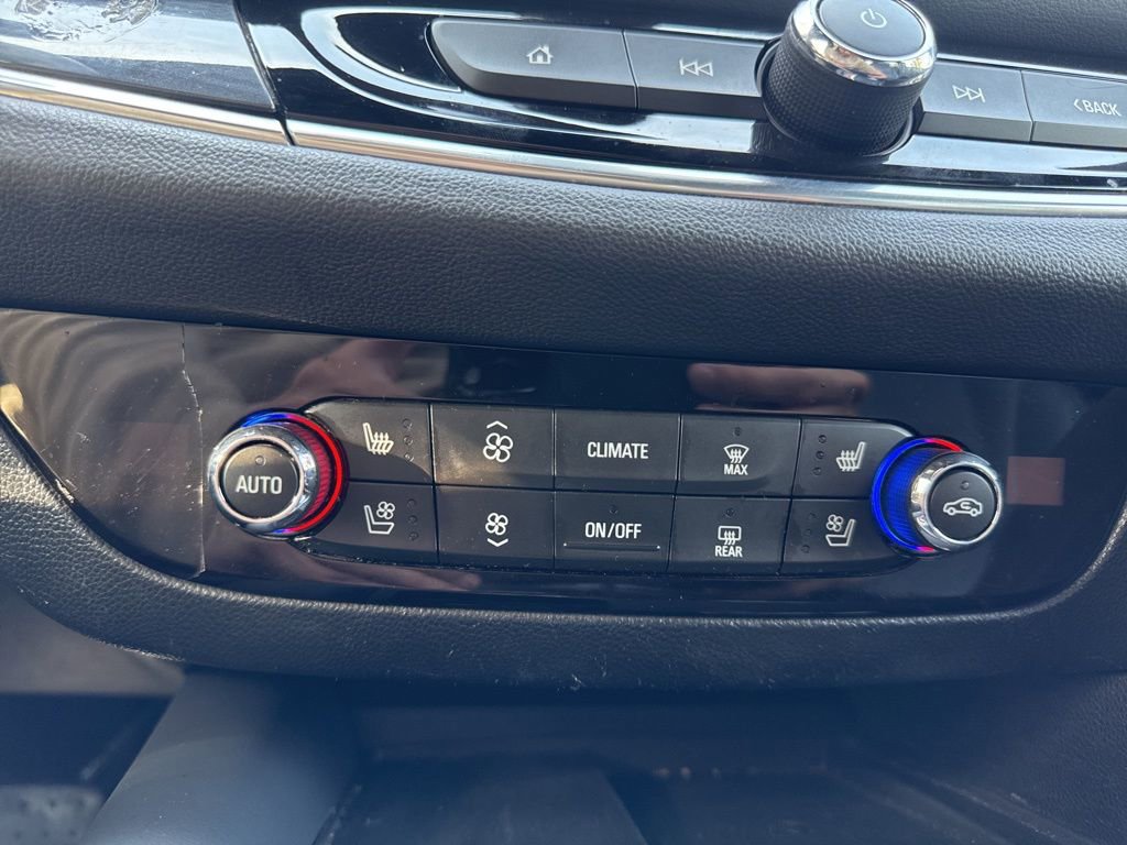 Used 2022 Buick Enclave Premium image 21