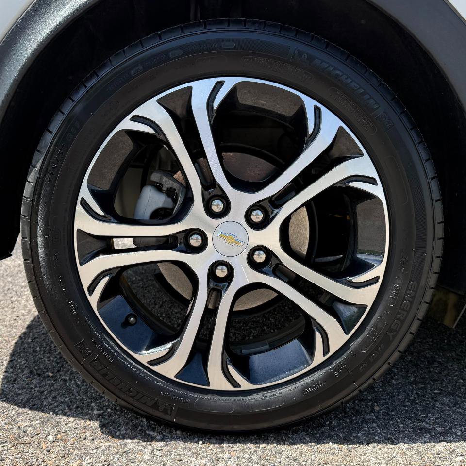 Used 2019 Chevrolet Bolt Premier w/ Infotainment Package image 20