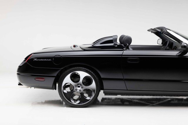 Used 2002 Ford Thunderbird Deluxe image 37