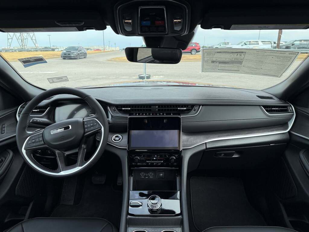 New 2025 Jeep Grand Cherokee L Limited w/ Black Appearance Package image 23