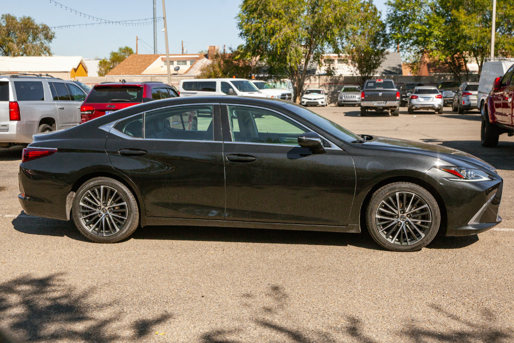 Used 2024 Lexus ES 350 w/ Premium Package FWD image 4