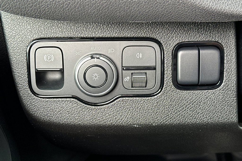 Used 2025 Mercedes-Benz Sprinter 2500 image 30