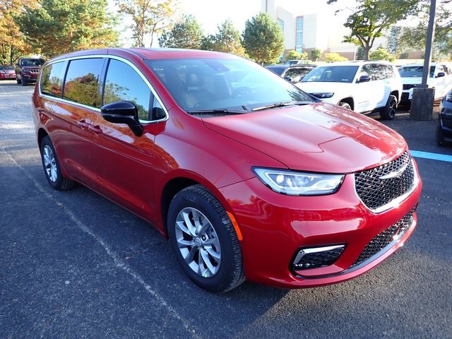 New 2026 Chrysler Pacifica Select image 9