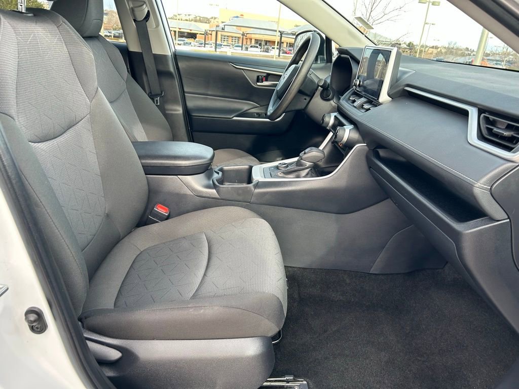 Used 2025 Toyota RAV4 XLE image 30
