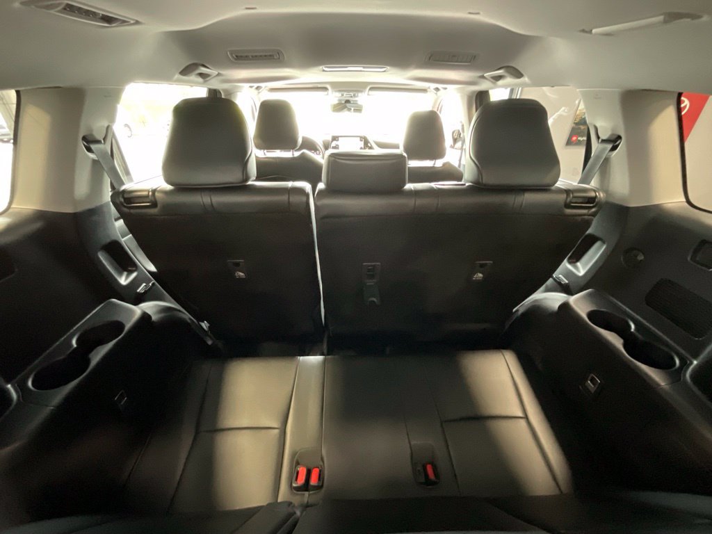Used 2022 Toyota Highlander XLE AWD/4WD image 25