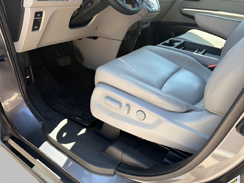 Used 2018 Honda Odyssey EX-L image 18