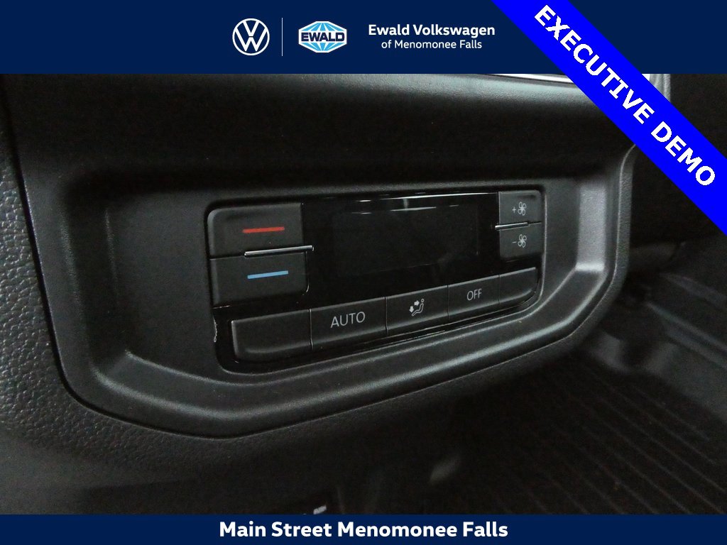 Certified 2025 Volkswagen Atlas SE image 41