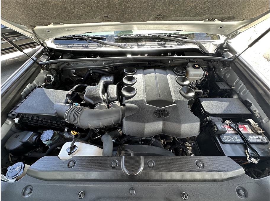 Used 2021 Toyota 4Runner SR5 AWD/4WD image 32
