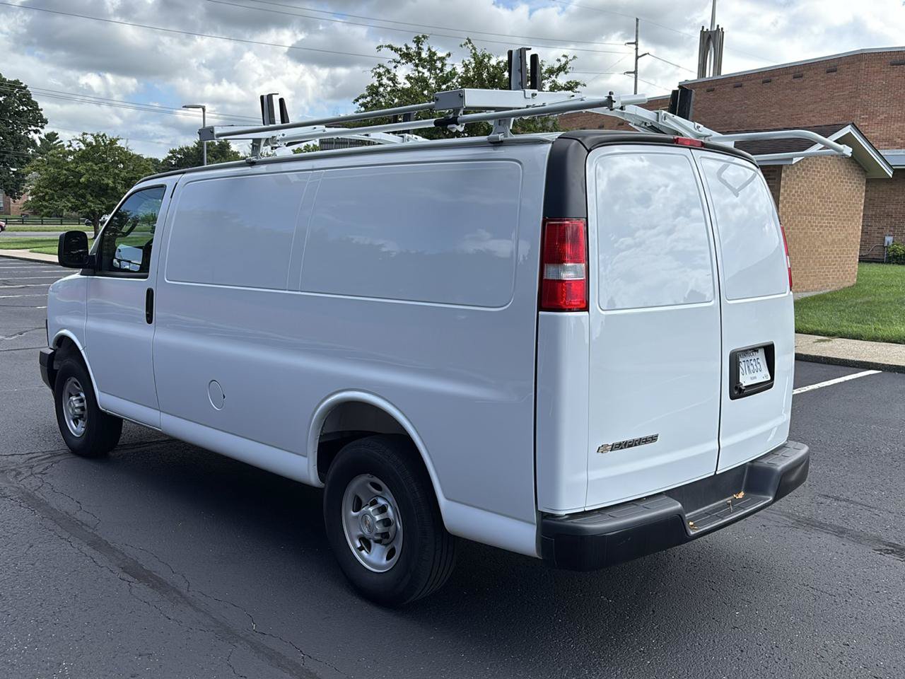 Used 2025 Chevrolet Express 2500 w/ Driver Convenience Package RWD image 5