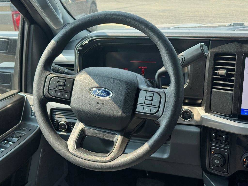 New 2026 Ford F350 XLT w/ XLT Premium Package AWD/4WD image 25