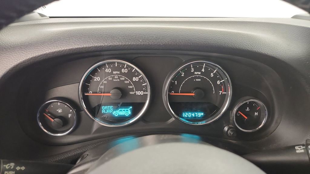 Used 2016 Jeep Wrangler Unlimited Rubicon w/ Connectivity Group AWD/4WD image 11