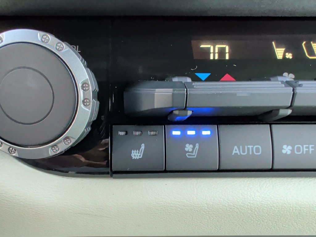 Used 2023 Toyota Sequoia Capstone AWD/4WD image 14