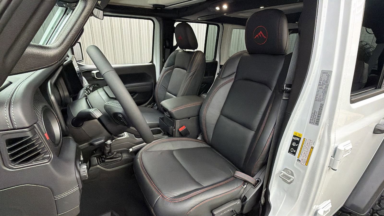 Used 2025 Jeep Wrangler Rubicon w/ Convenience Group image 21