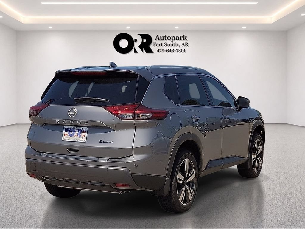 Used 2025 Nissan Rogue SL AWD/4WD image 5