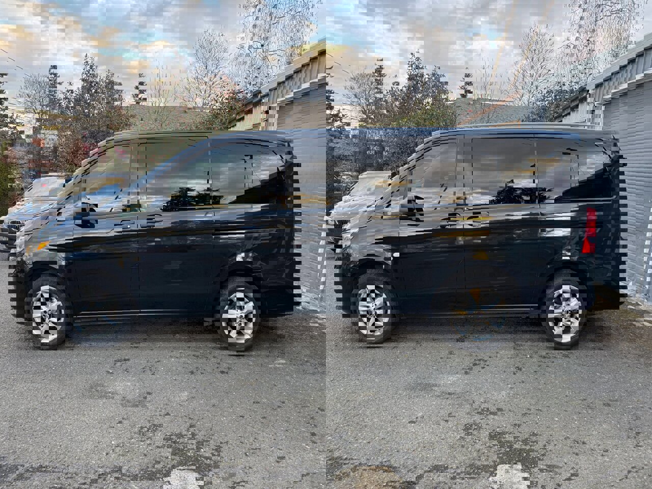 Used 2018 Mercedes-Benz Metris Passenger image 4