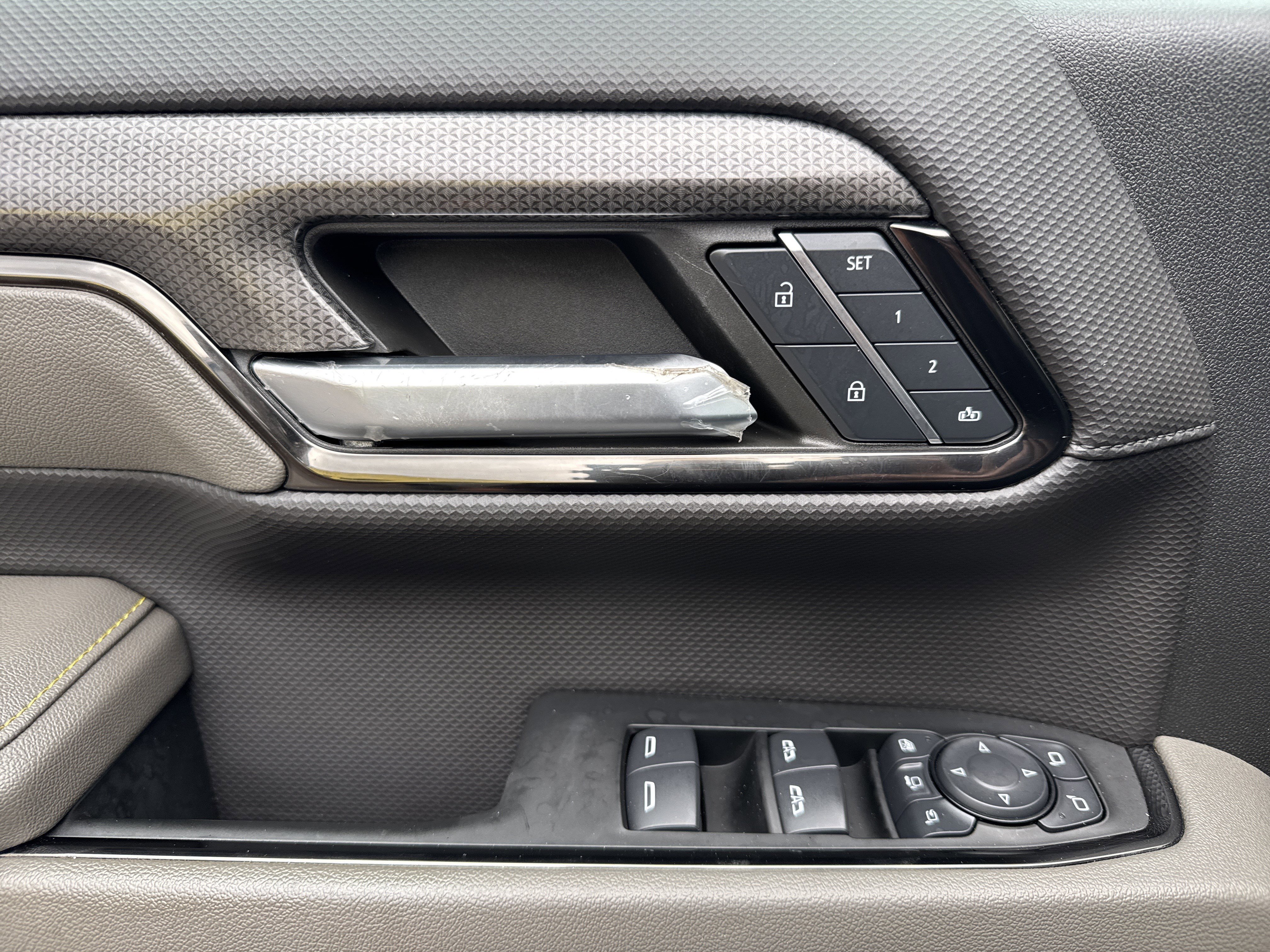 Used 2024 Chevrolet Silverado 2500 ZR2 w/ Technology Package image 15