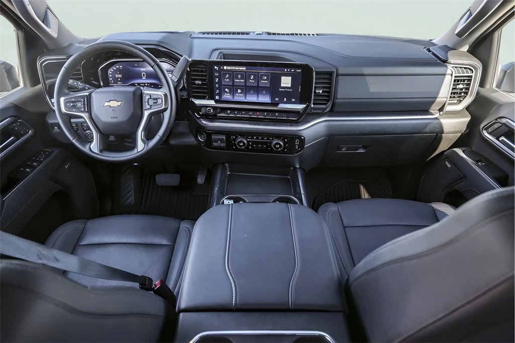 Used 2025 Chevrolet Silverado 2500 LTZ w/ LTZ Convenience Package image 29