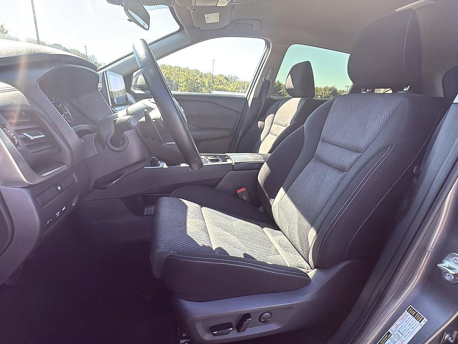 Certified 2025 Nissan Rogue SV AWD/4WD image 14