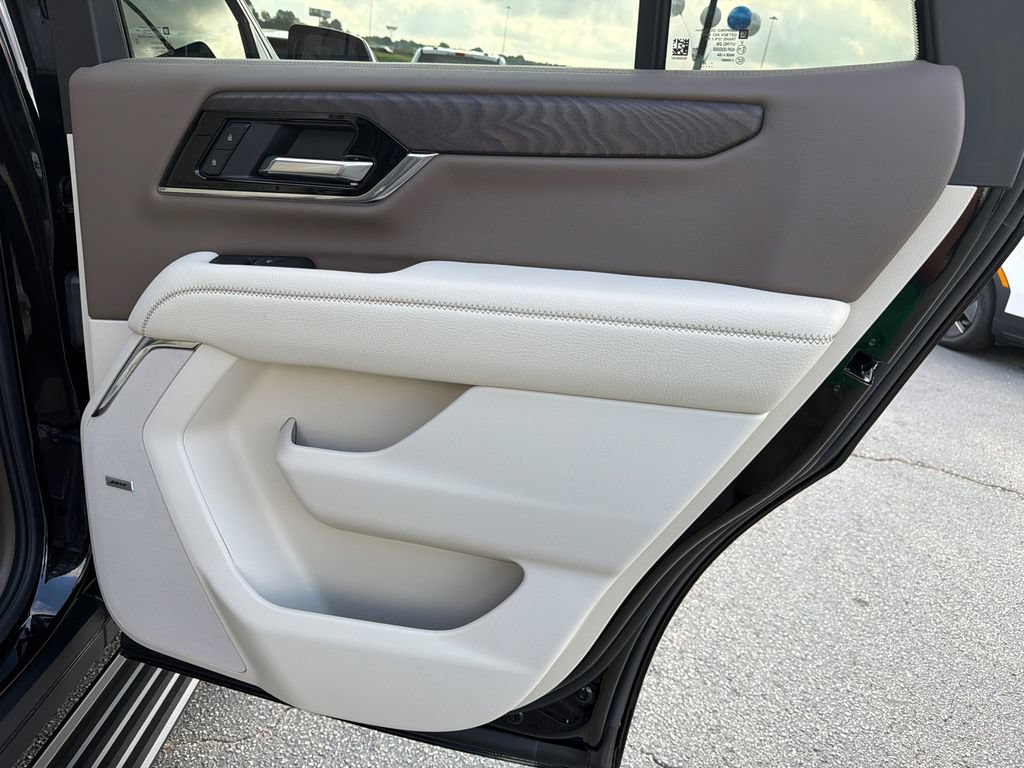 Used 2025 GMC Yukon Denali w/ Denali Reserve Package RWD image 16
