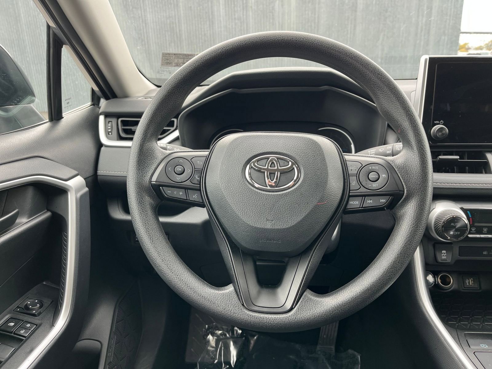 Used 2025 Toyota RAV4 LE image 27