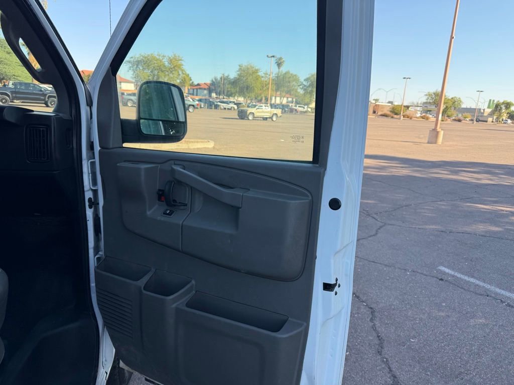 Used 2025 Chevrolet Express 3500 LT w/ LT Preferred Equipment Group image 18