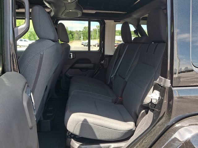 Used 2025 Jeep Wrangler Unlimited Sahara w/ Safety Group AWD/4WD image 10