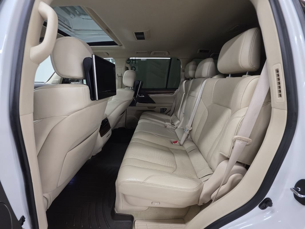 Used 2017 Lexus LX 570 4WD w/ Luxury Package image 8