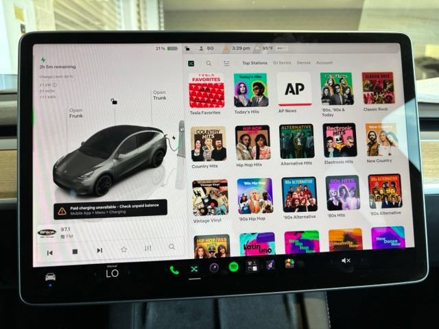 Used 2022 Tesla Model Y Performance AWD/4WD image 26