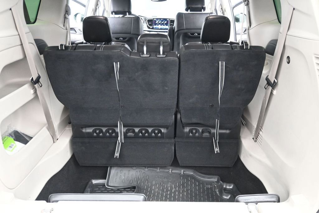 Used 2022 Chrysler Pacifica Touring-L FWD image 11
