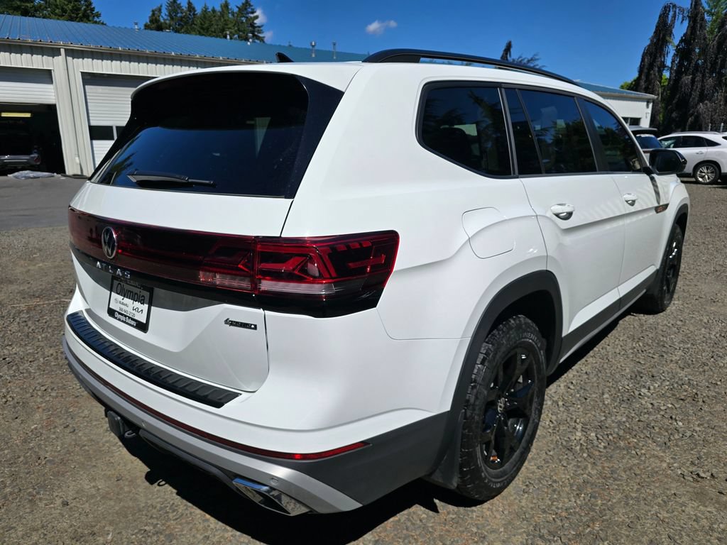 Used 2025 Volkswagen Atlas Peak Edition SE AWD/4WD image 4